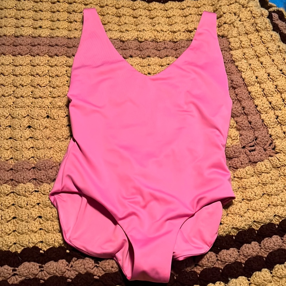 Londre body wear the minimalist one piece swimsuit in scuba pink large L